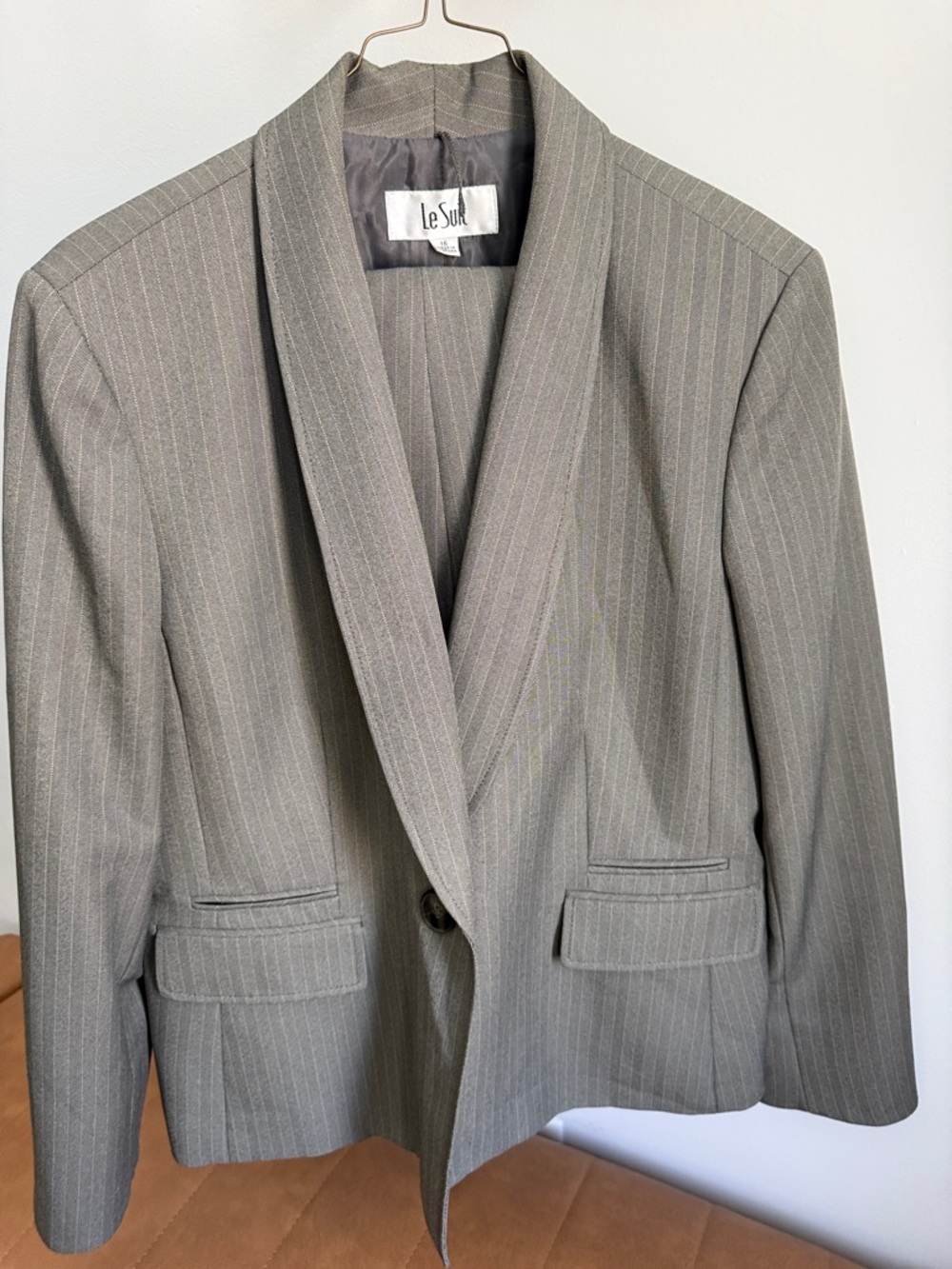 Le Suit Light Gray Pinstripe Shawl Lapel Blazer